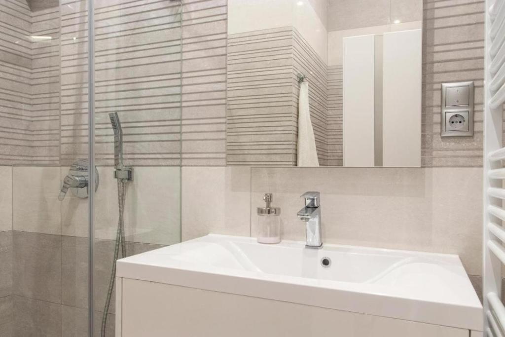 Revay 20 Suites By Corall Budapest Esterno foto