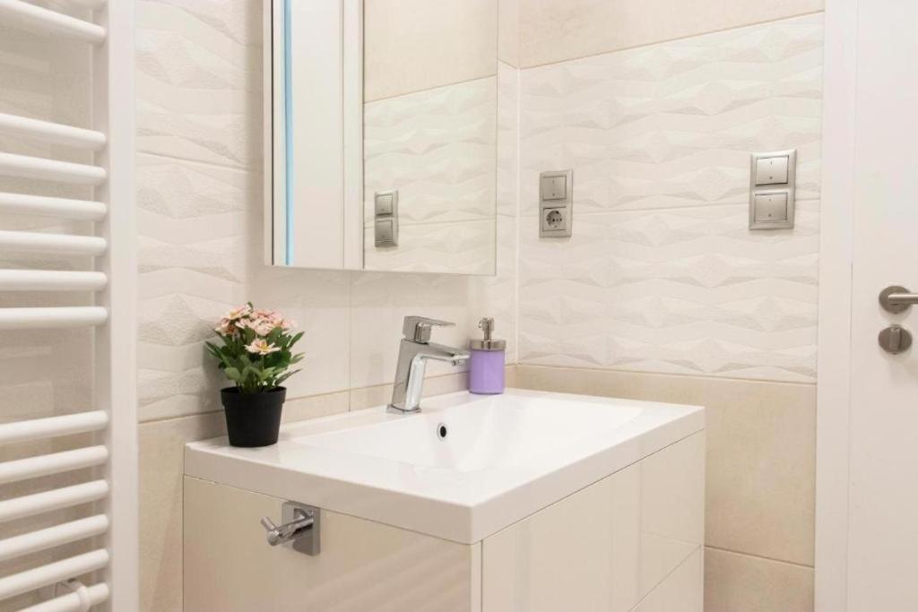 Revay 20 Suites By Corall Budapest Esterno foto
