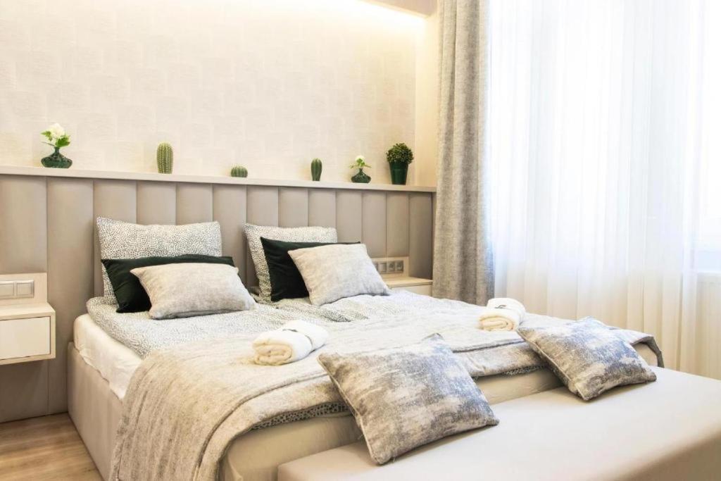 Revay 20 Suites By Corall Budapest Esterno foto