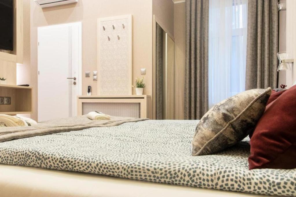 Revay 20 Suites By Corall Budapest Esterno foto