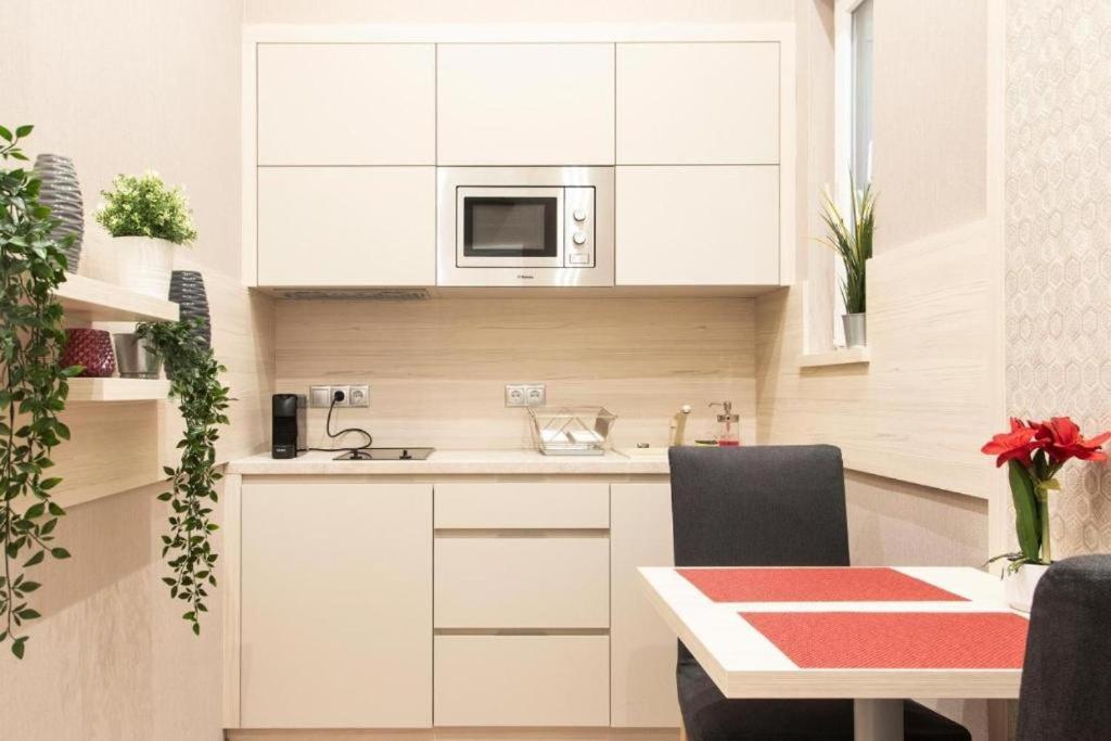 Revay 20 Suites By Corall Budapest Esterno foto